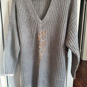 Torrid Gray V-Neck Sweater with Gold & Bronze Lightning Bolt. “Harry Potter” fan